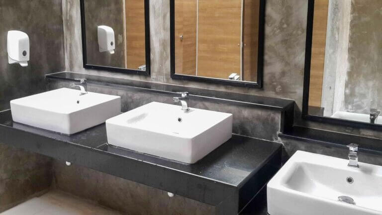 reforma baños locales viviendas